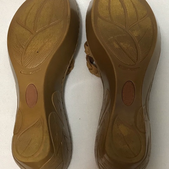 Born: Tan, Braided Straps, Leaf Pattern On Sides, Size 8 M - Picture 9 of 9